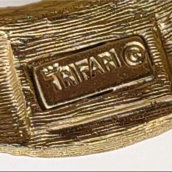 Vintage Crown Trifari Gold Tone Swirl Brooch Pin, 2" - Picture 4 of 4